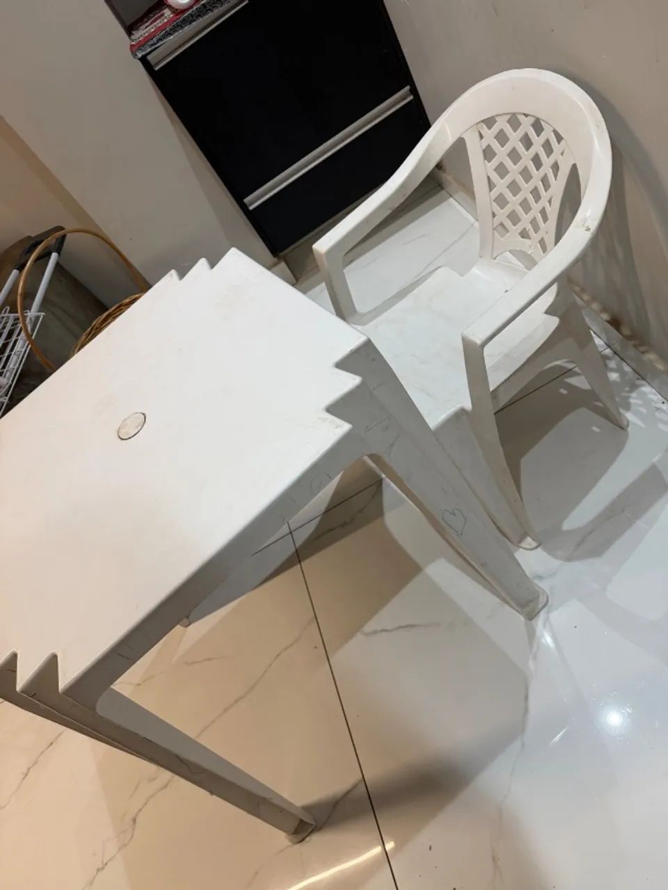 Mesa e cadeira de plástico  - Foto 2