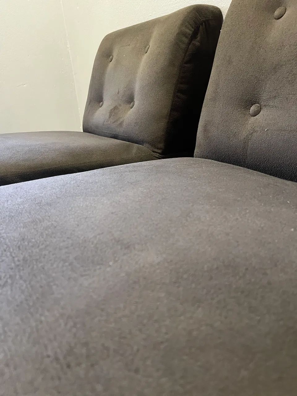 Par de Poltronas em Suede Marrom - Foto 2
