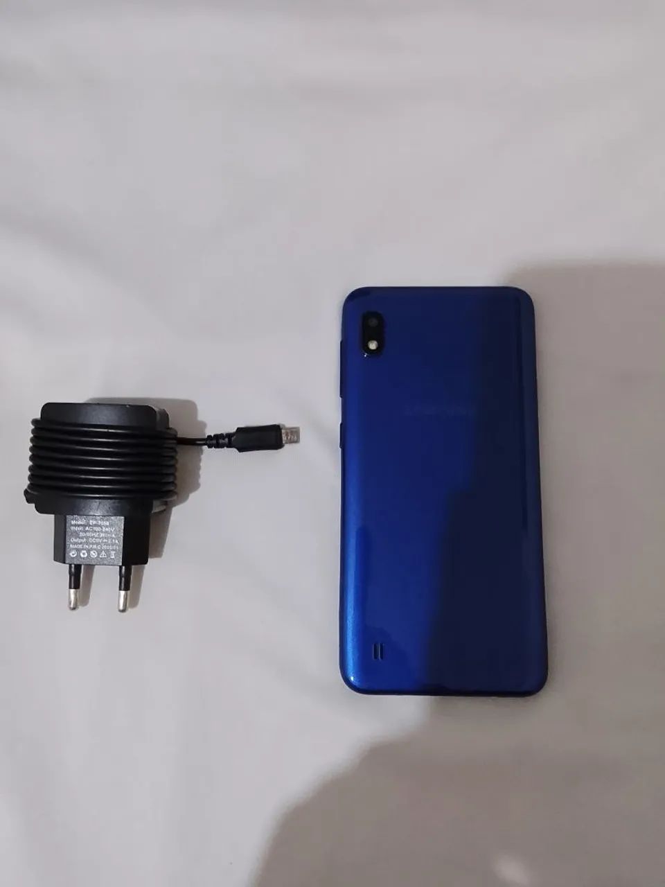 celular Samsung Galaxy a10 com carregador - Foto 2