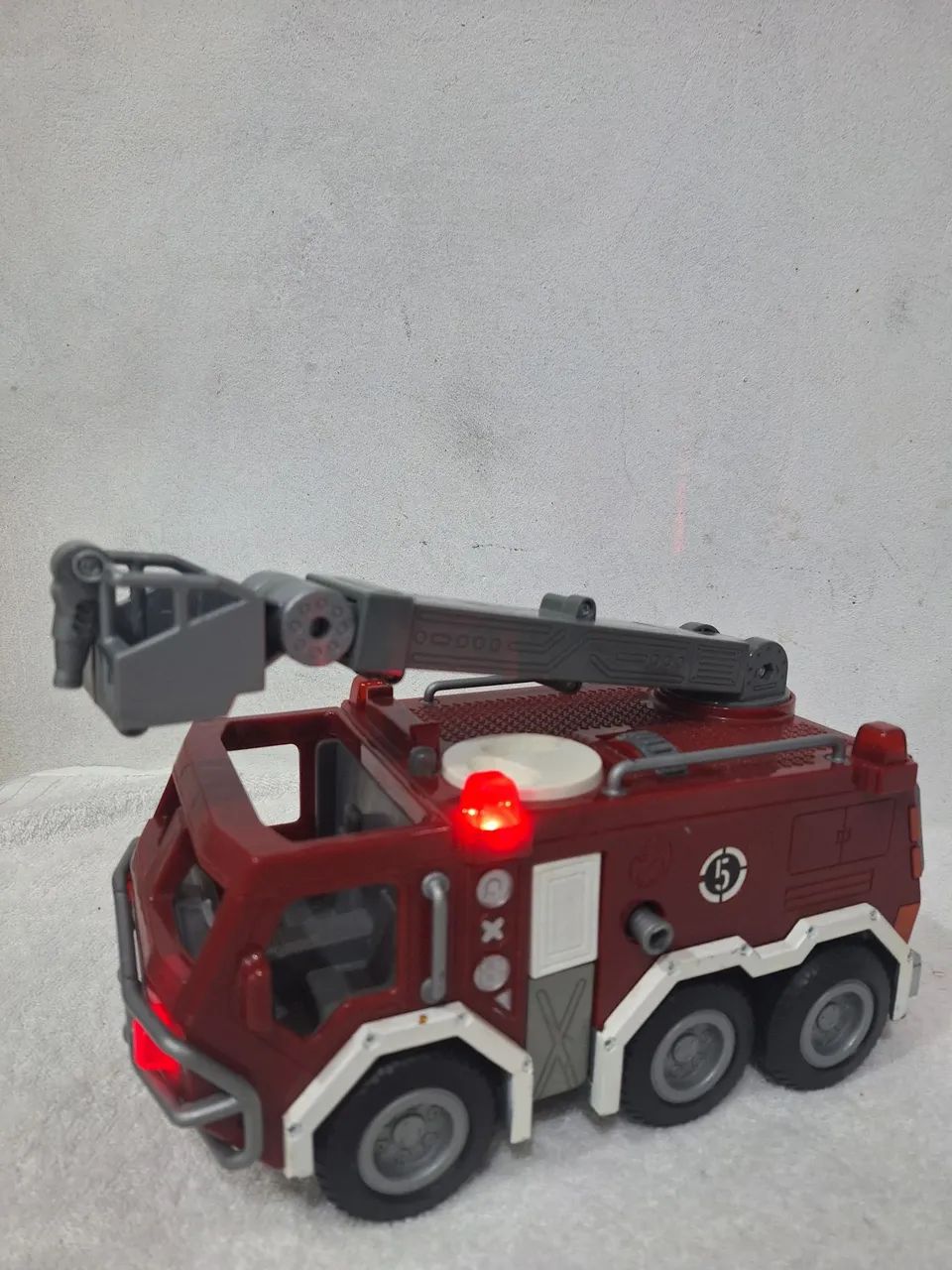 Caminhão de bombeiro imaginext com luz carrinho  - Foto 2