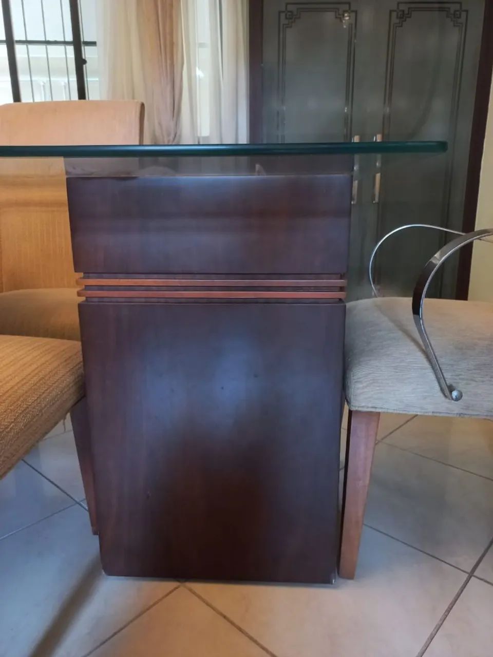 MESA DE JANTAR COM 6 CADEIRAS. RARIDADE  - Foto 4
