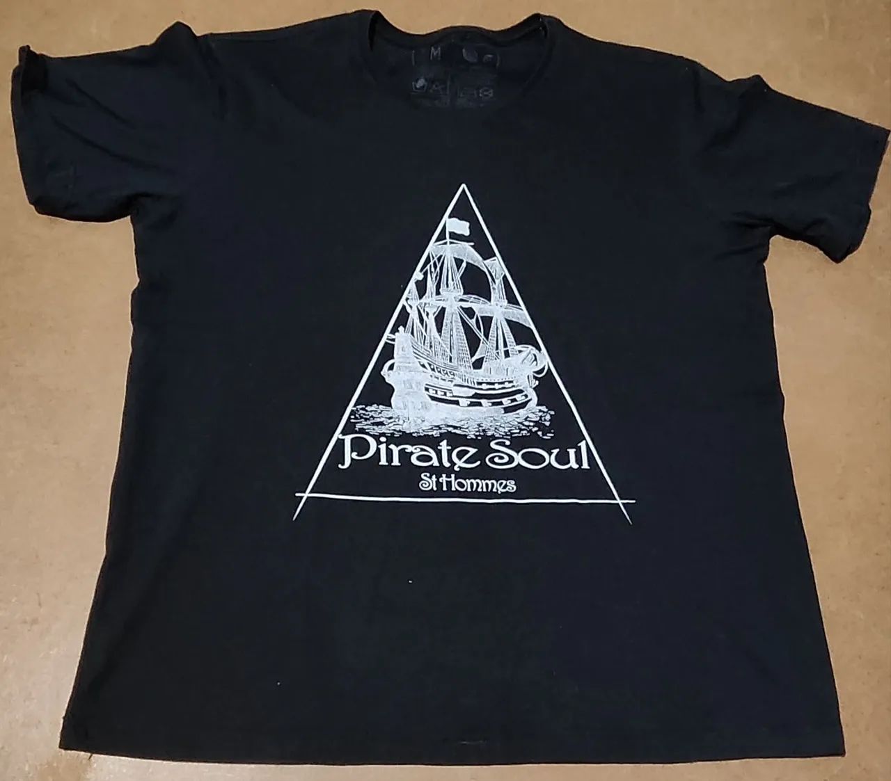Camisetas usadas e super conservadas - Foto 4