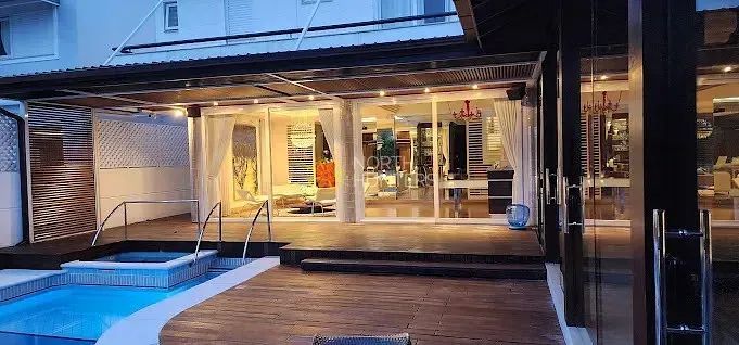Casa para temporada em Jurerê Internacional, Florianópolis 5 dormitórios. - Foto 2
