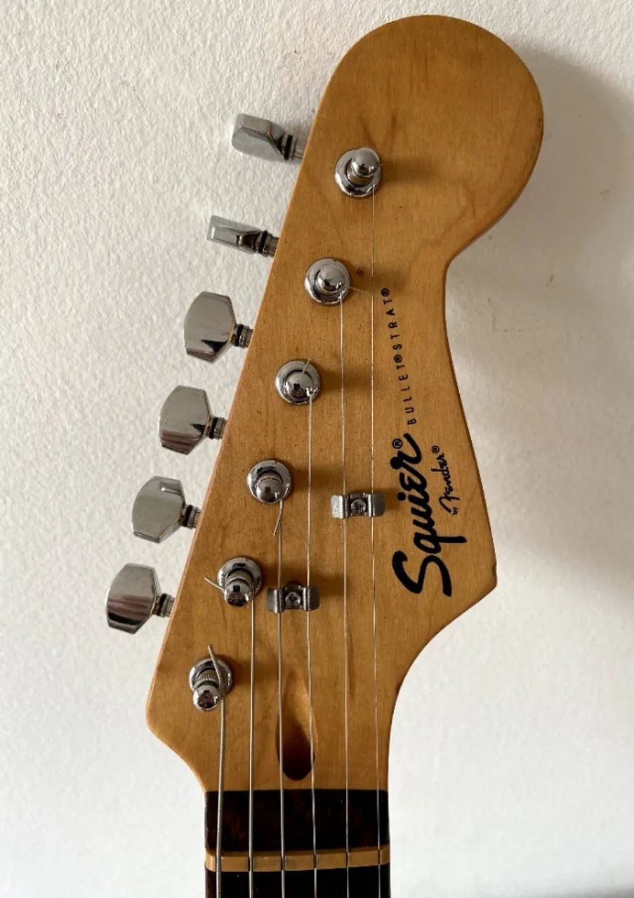 Guitarra Stratocaster Squier Bullet 2010 - Foto 3