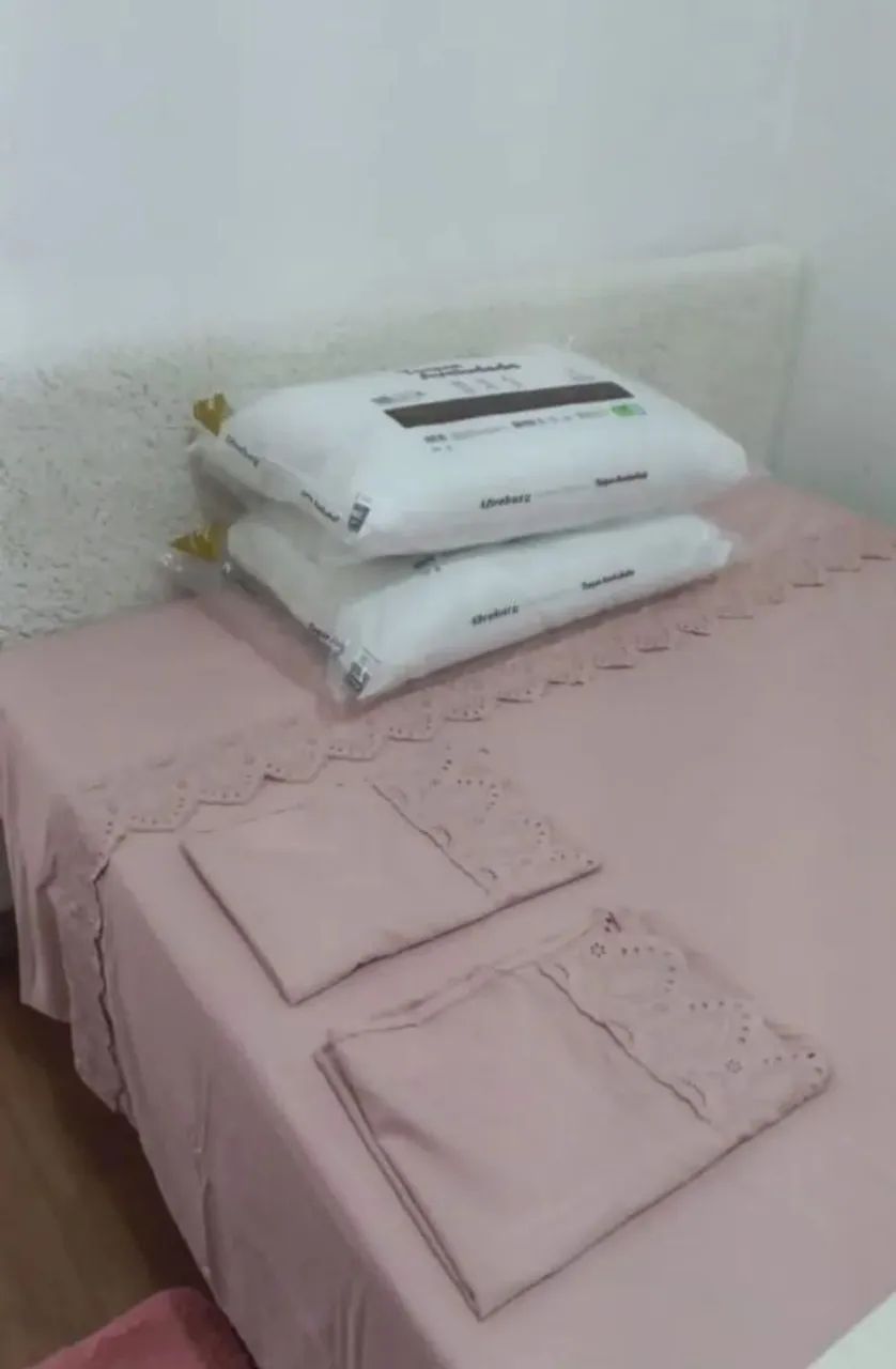 Quarto disponível no centro p/ moça não fumante que estude e trabalhe. - Foto 2