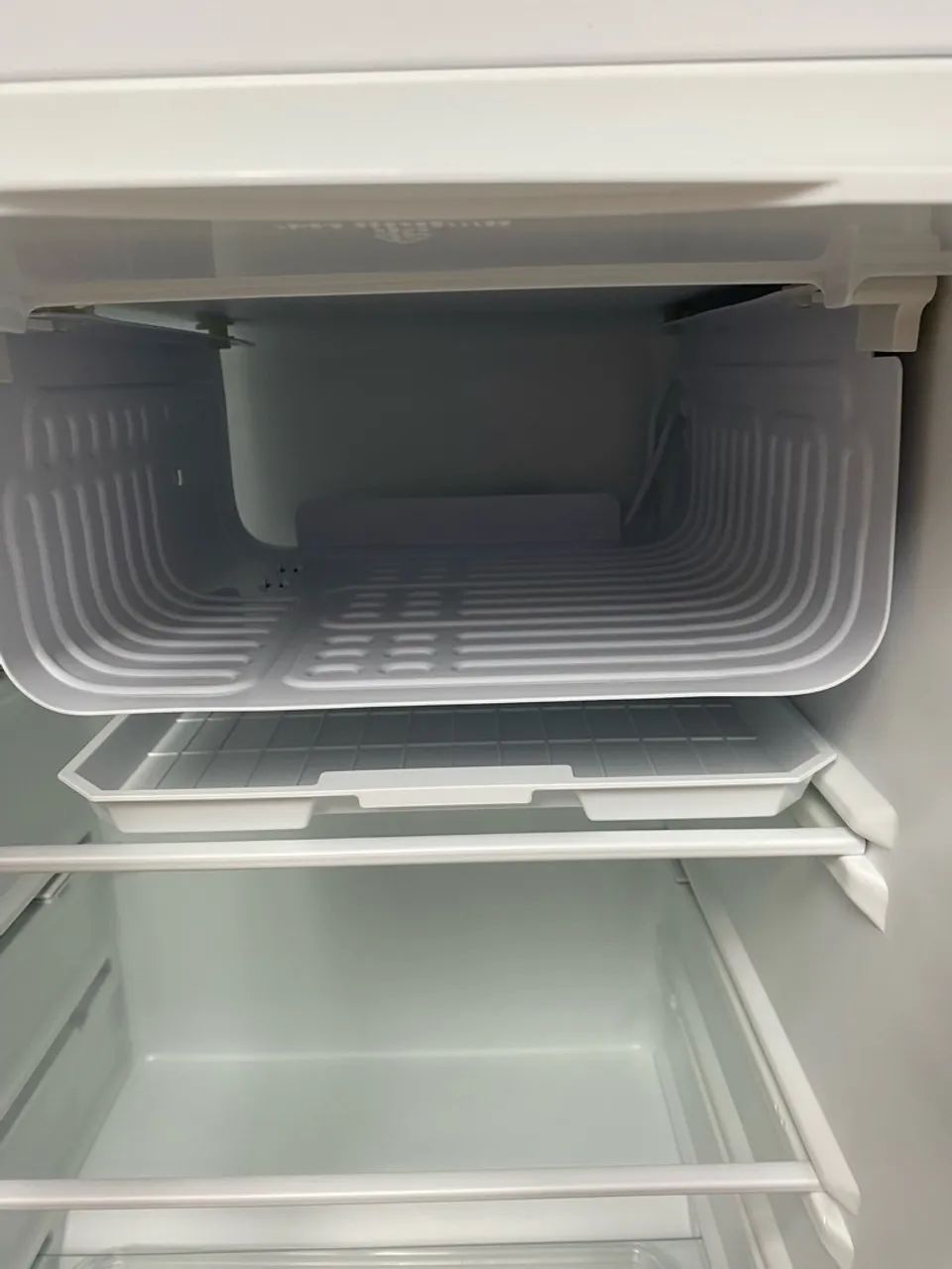 Frigobar MIDEA 124 litros Branco - Foto 3