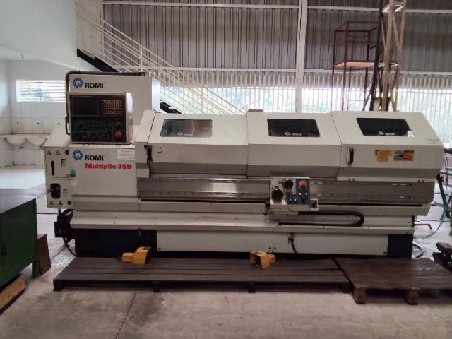 Torno Mecânico CNC  Romi Multiplic 35D  520X2000mm Comando Fanuc Ano 2008