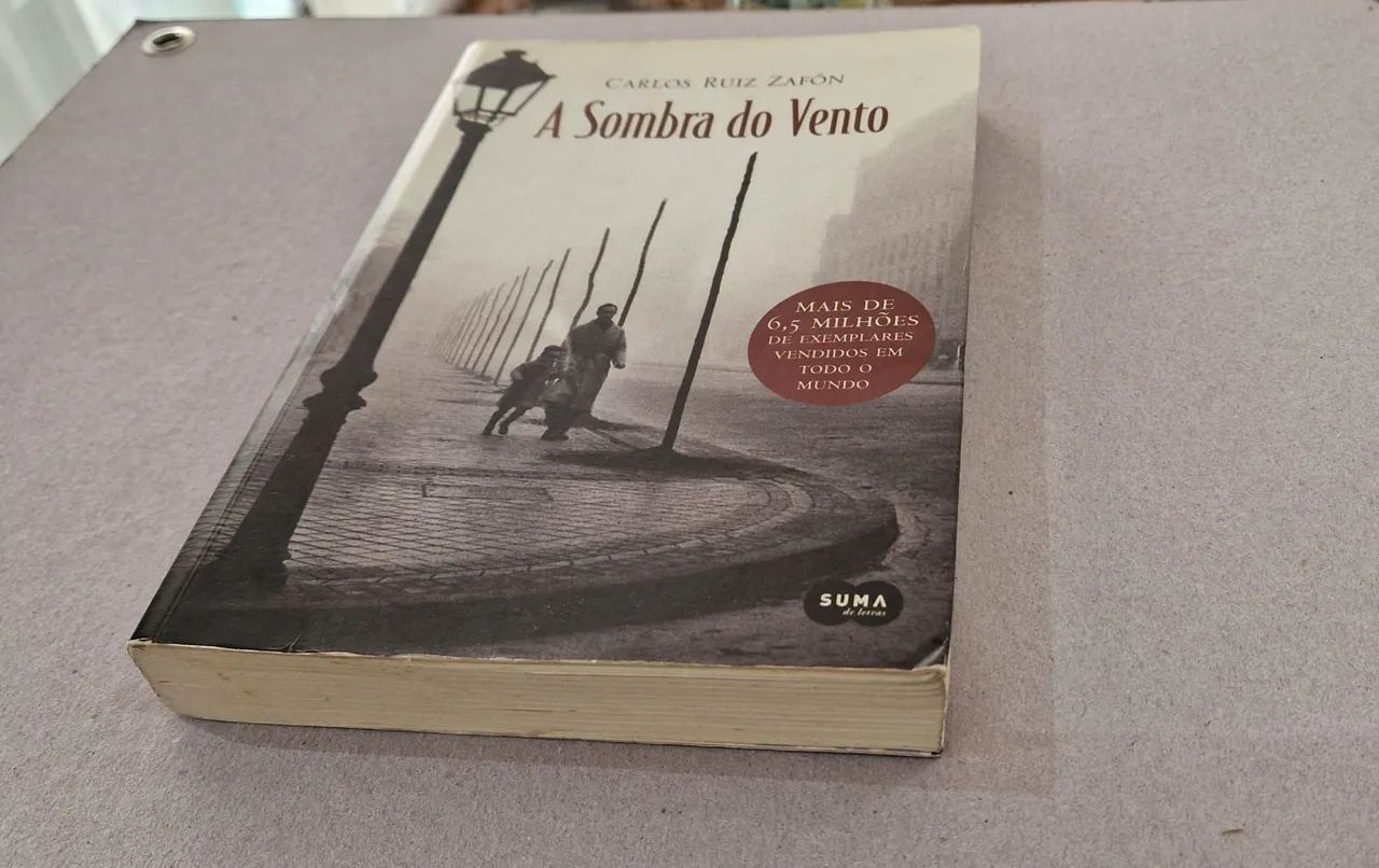 Livro "A sombra do vento" autor Carlos Ruiz Zafón - Foto 2