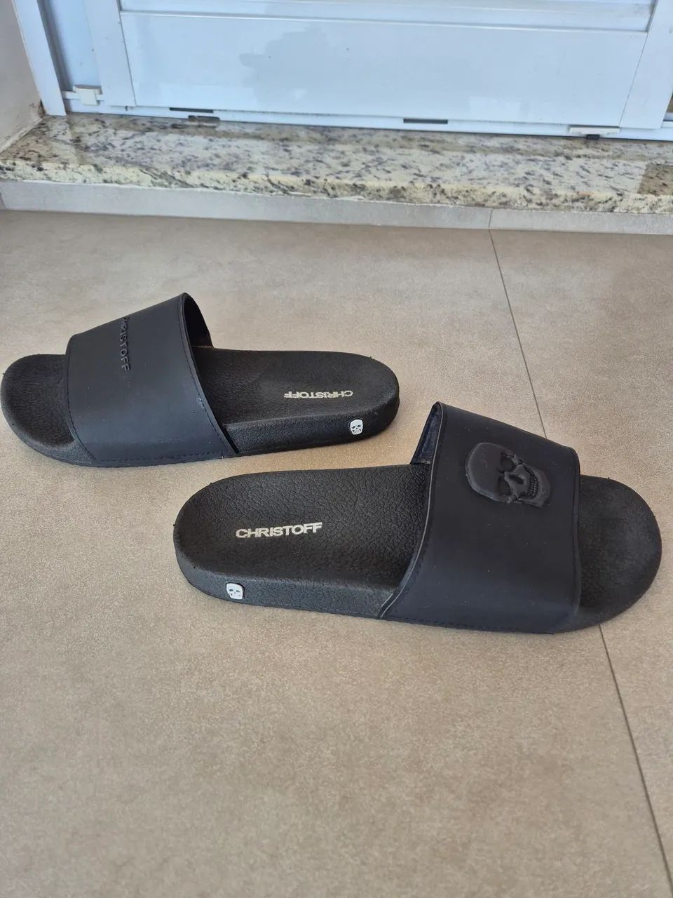 Chinelo caveira preto - Foto 2