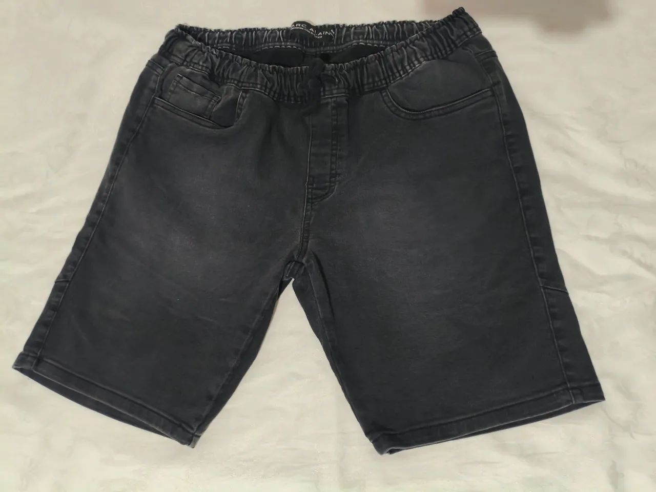 Bermuda Jeans Marc Alaim com cós elastico - T 44 semi nova.