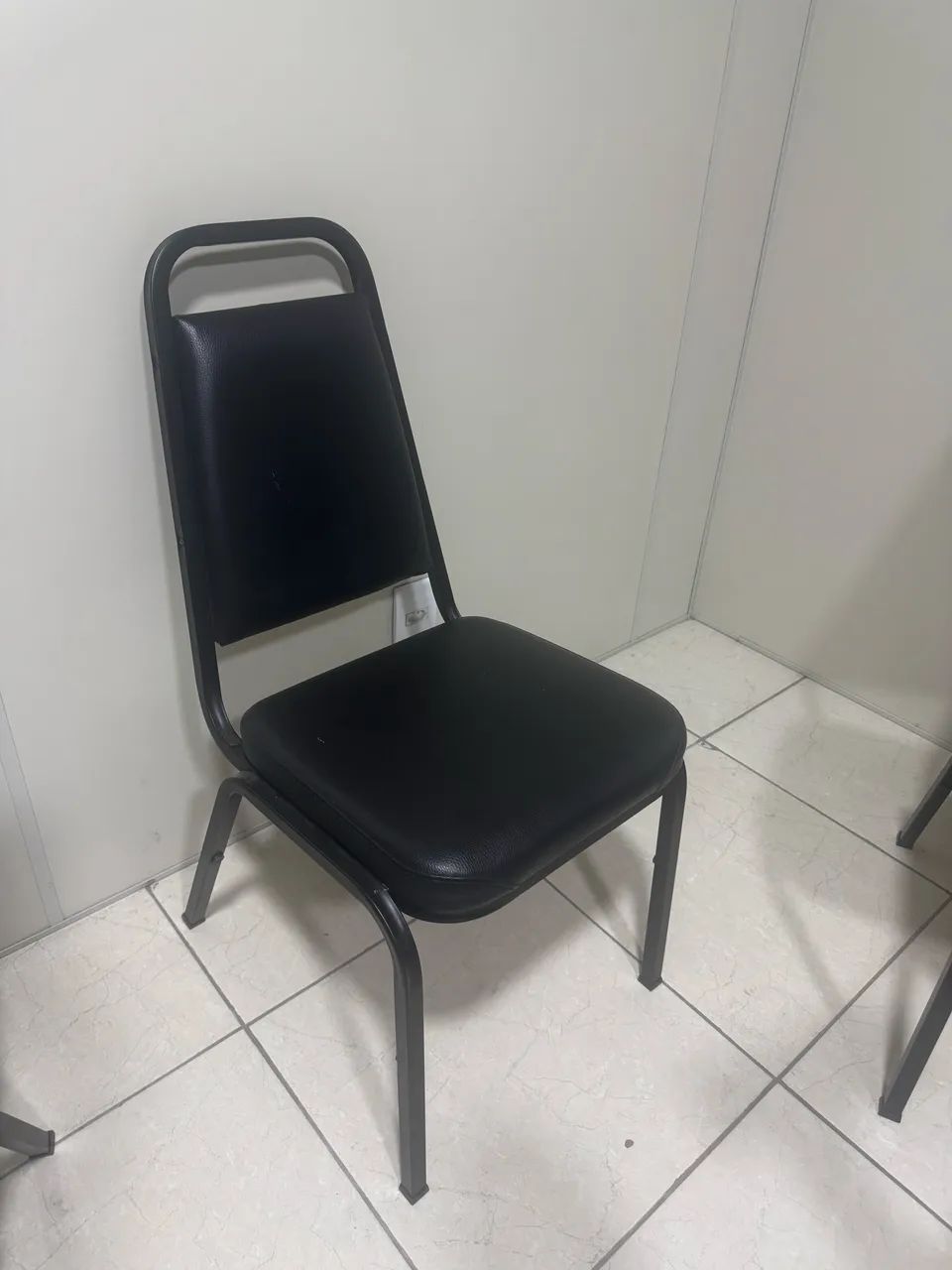 Cadeira com encosto e assento estofado  - Foto 2