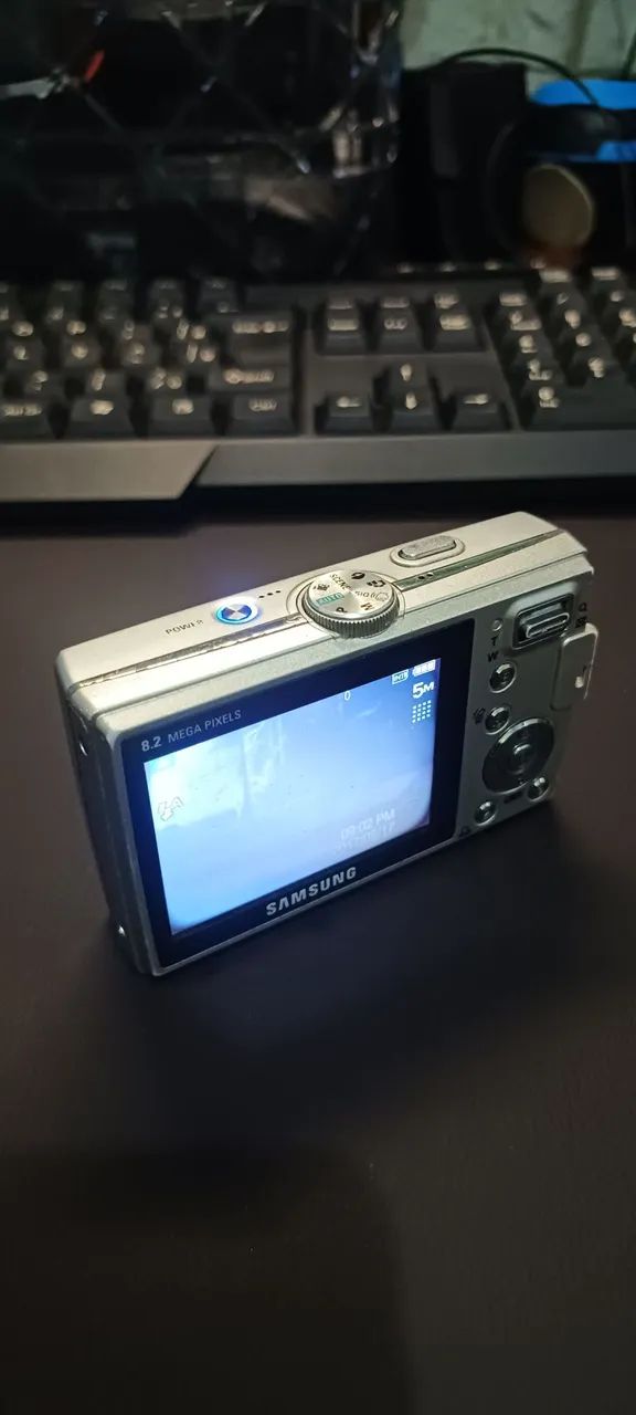 Camera digital antiga Samsung tipo cybershot anos 2010 maquina fotográfica vintage - Foto 2