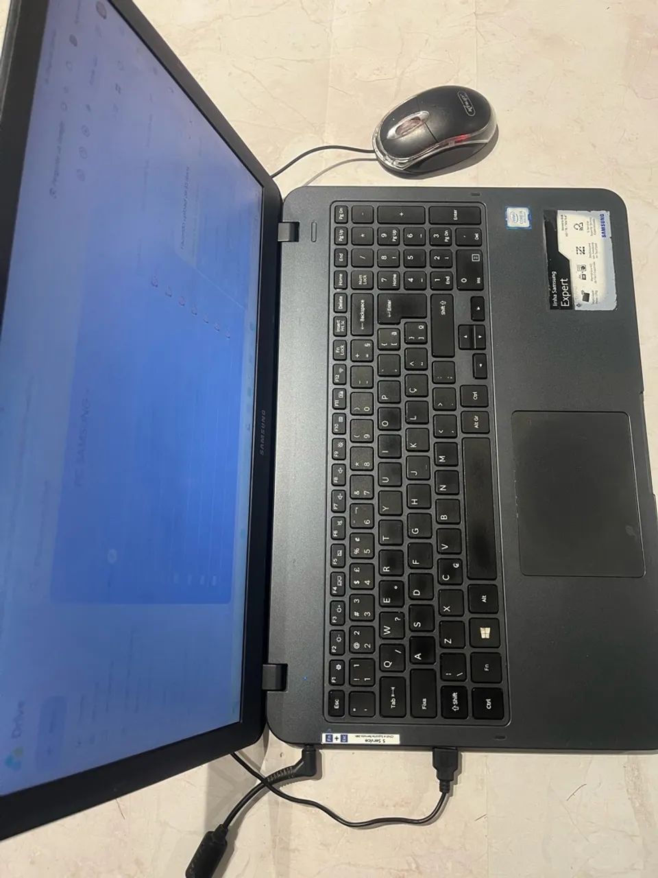 Vende notebook Samsung I5