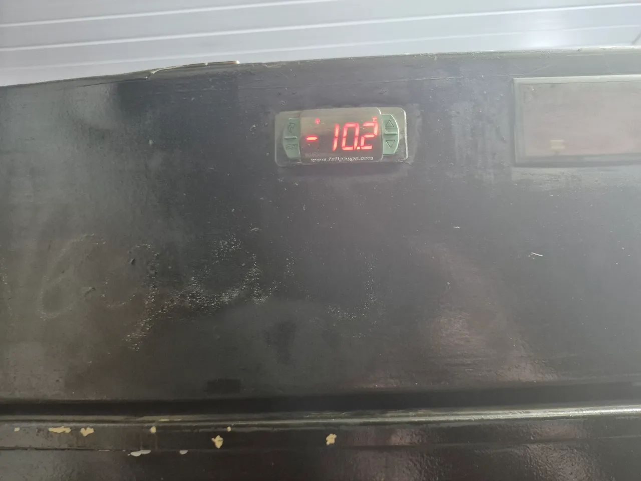 Cervejeira 220v perfeita valor 2 mil  - Foto 2