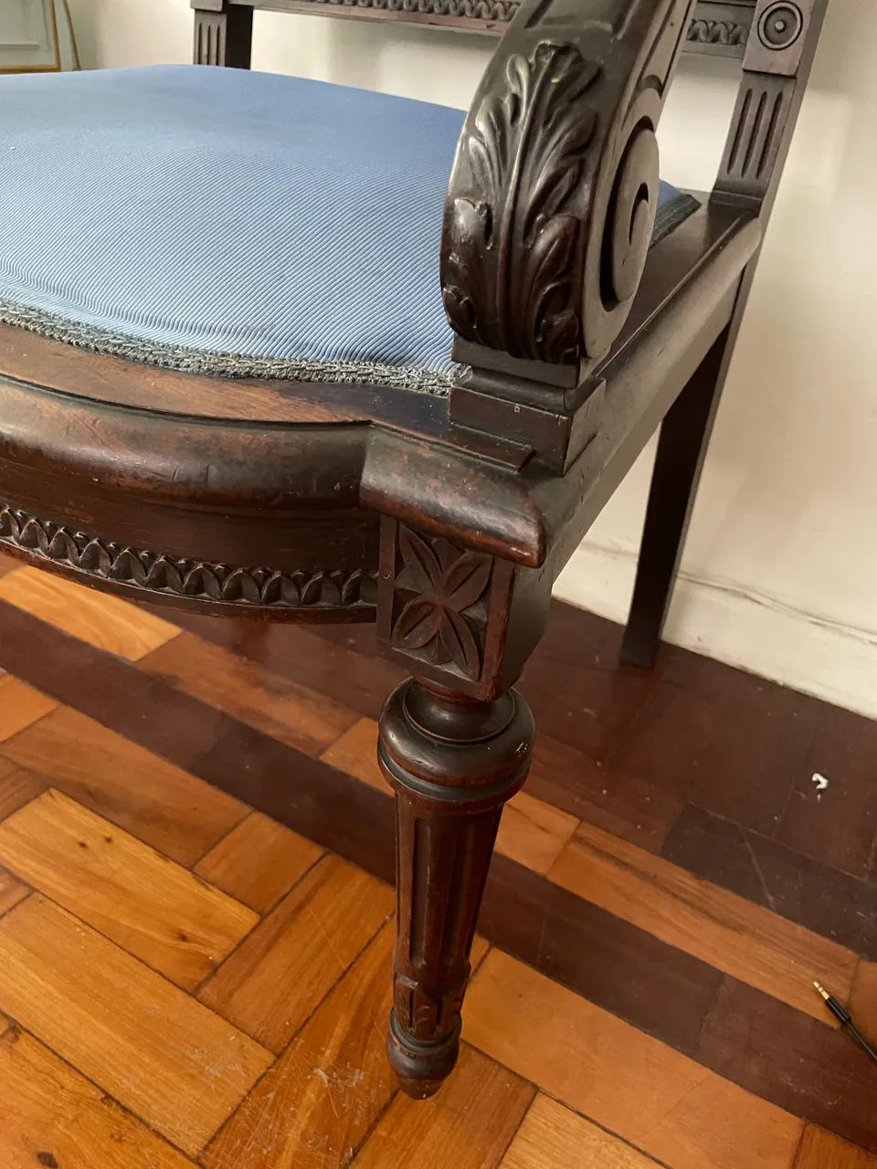 Imponente Poltrona Luís XVI entalhada - Foto 5