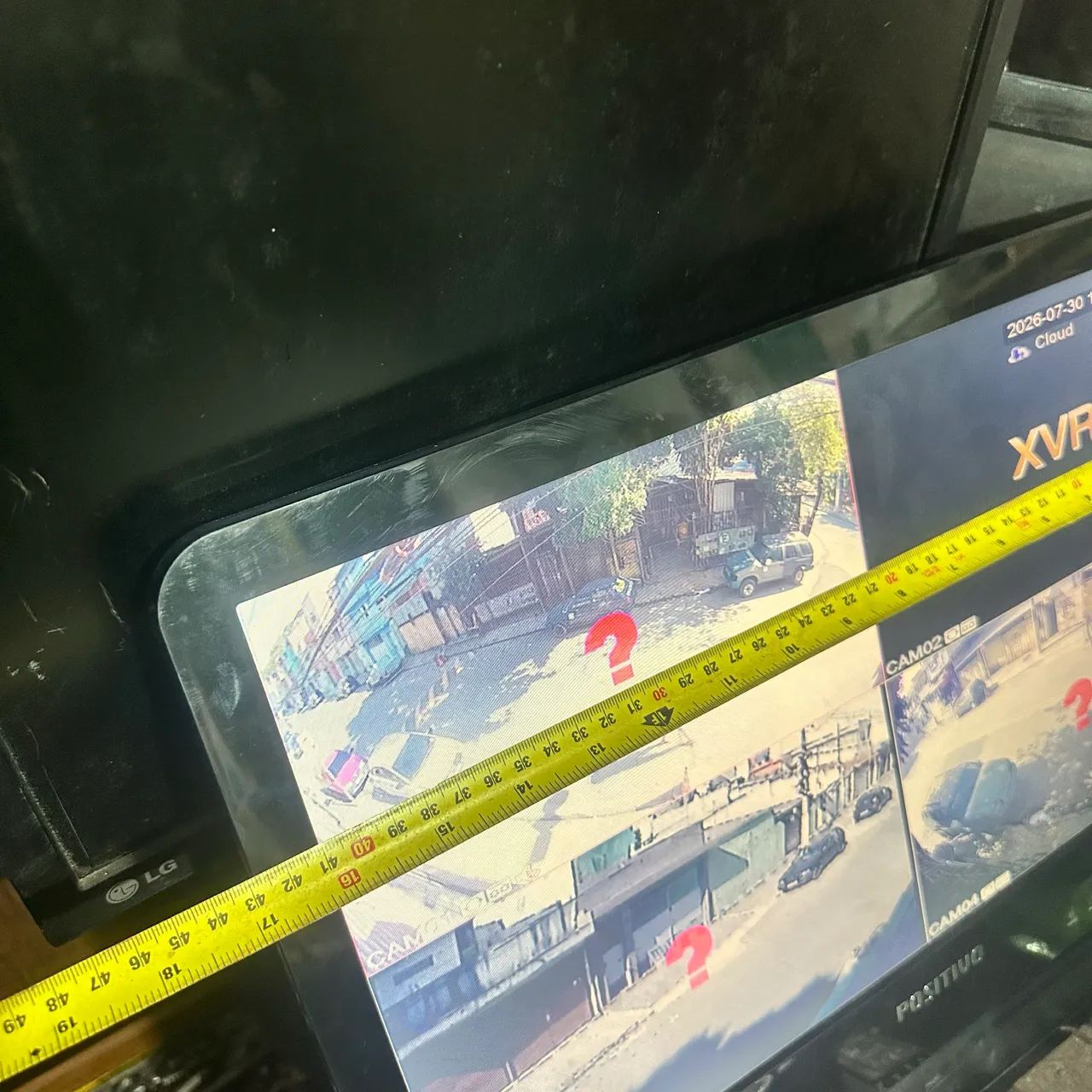 Monitor positivo usado está com a base quebrada mas funciona perfeitamente 