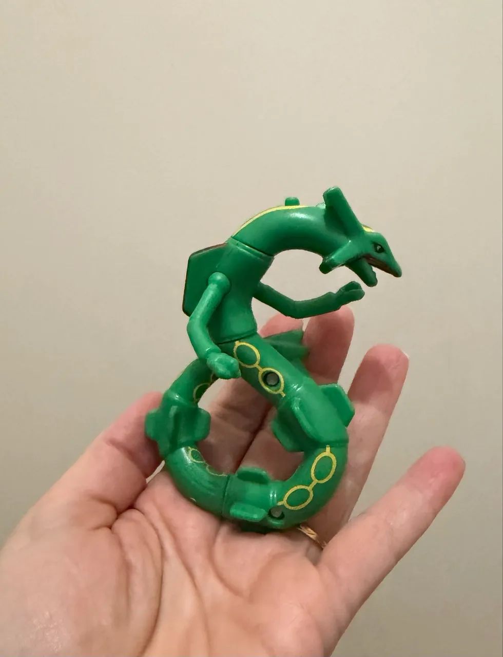 Boneco Pokémon lendário Rayquaza McDonald?s 2015