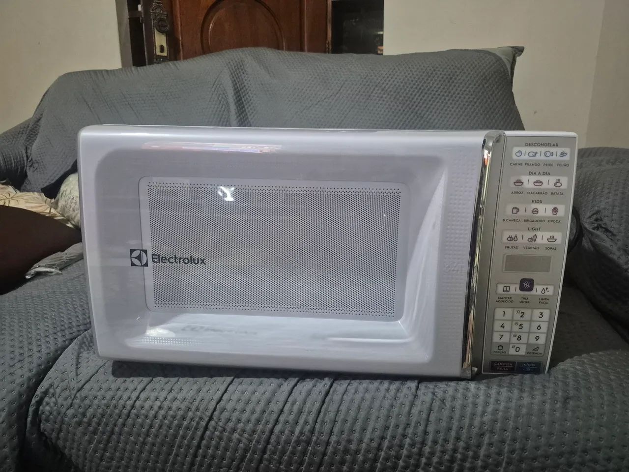 Microondas Electrolux 34L Branco 110V NOVO (MEO44)