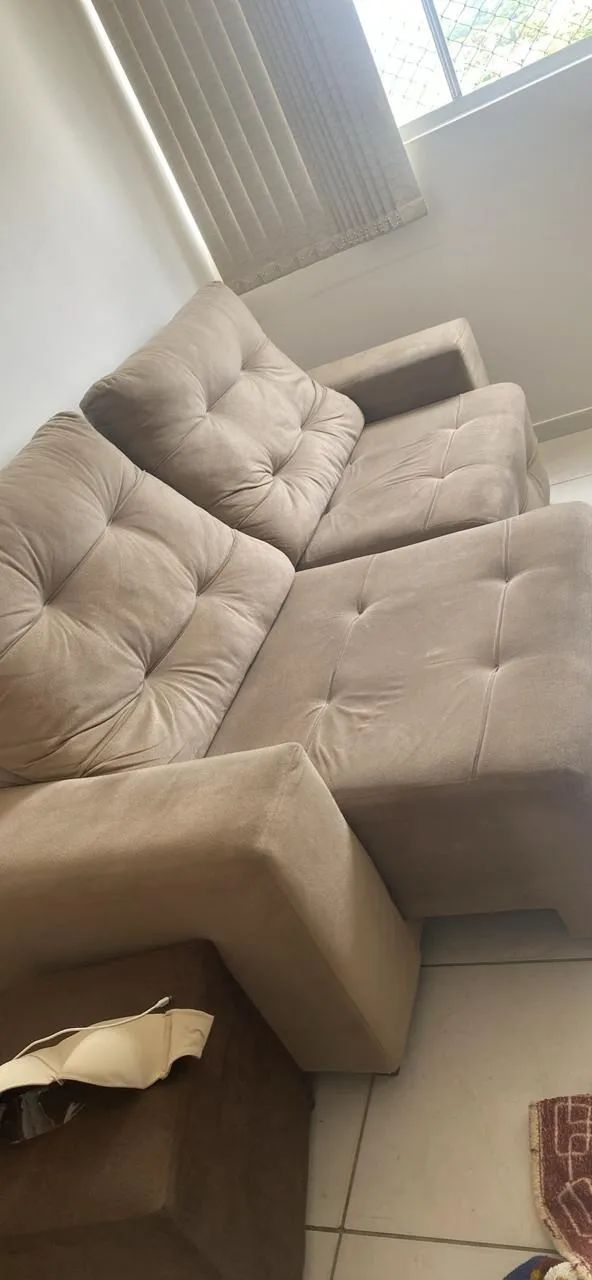 Sofá  pra vender  está precisando de uma lavagem 65573845145218121