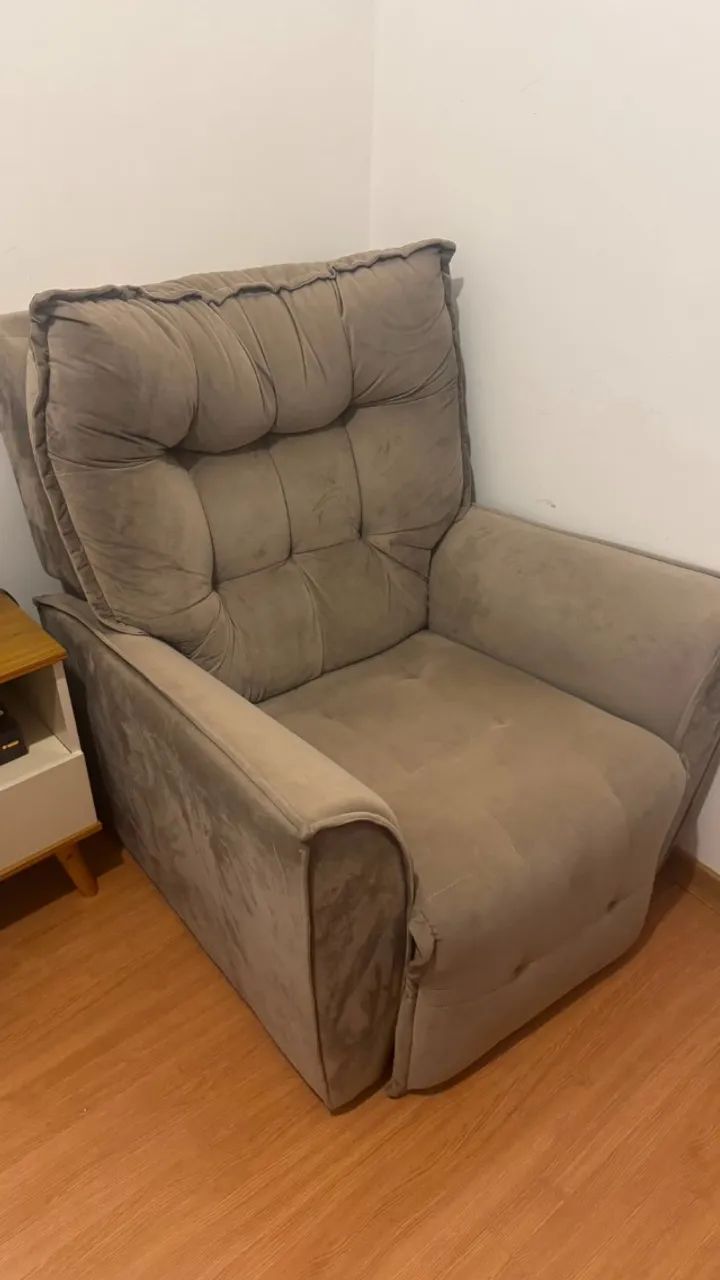 Poltrona reclinável confortável em suede cinza - Foto 2