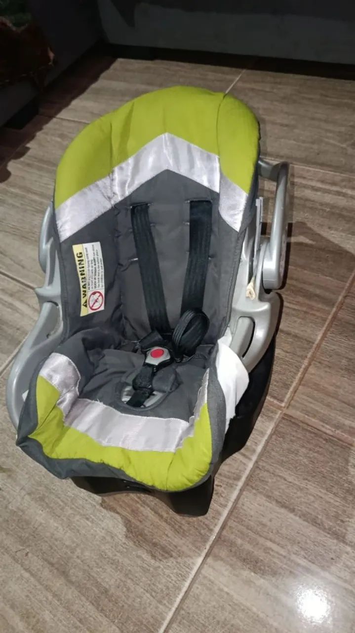 Vende-se bebê conforto usado