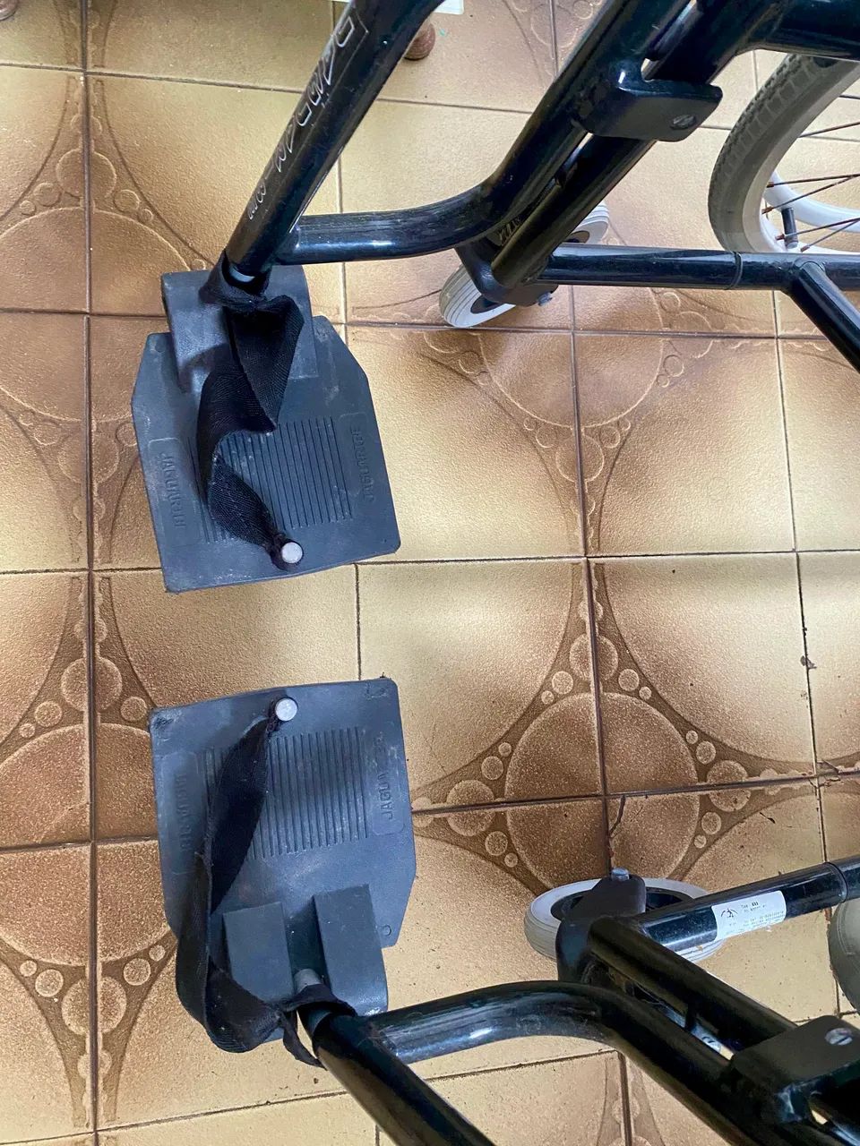 Vendo cadeira de rodas! - Foto 5