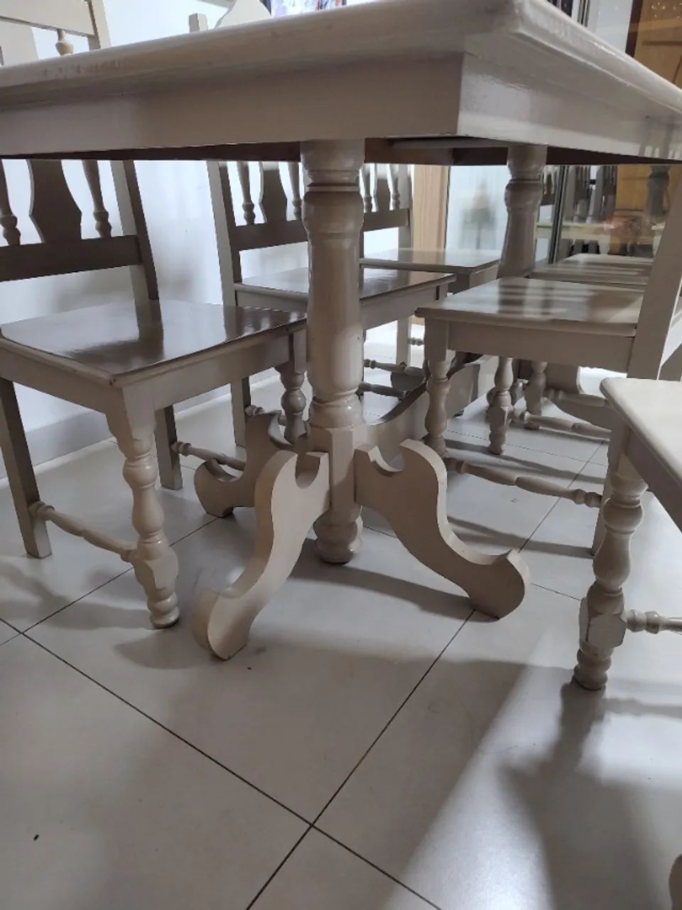 Conjunto mesa com 6 cadeiras madeira cerejeira  - Foto 3