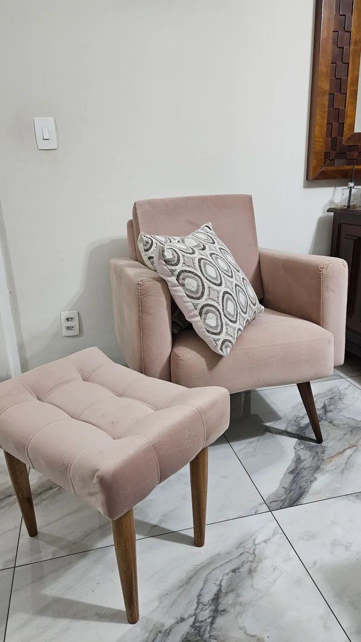 Poltrona e banqueta 