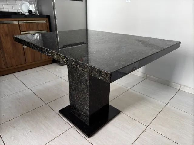 MESA EM GRANITO VERDE UBATUBA COM BASE