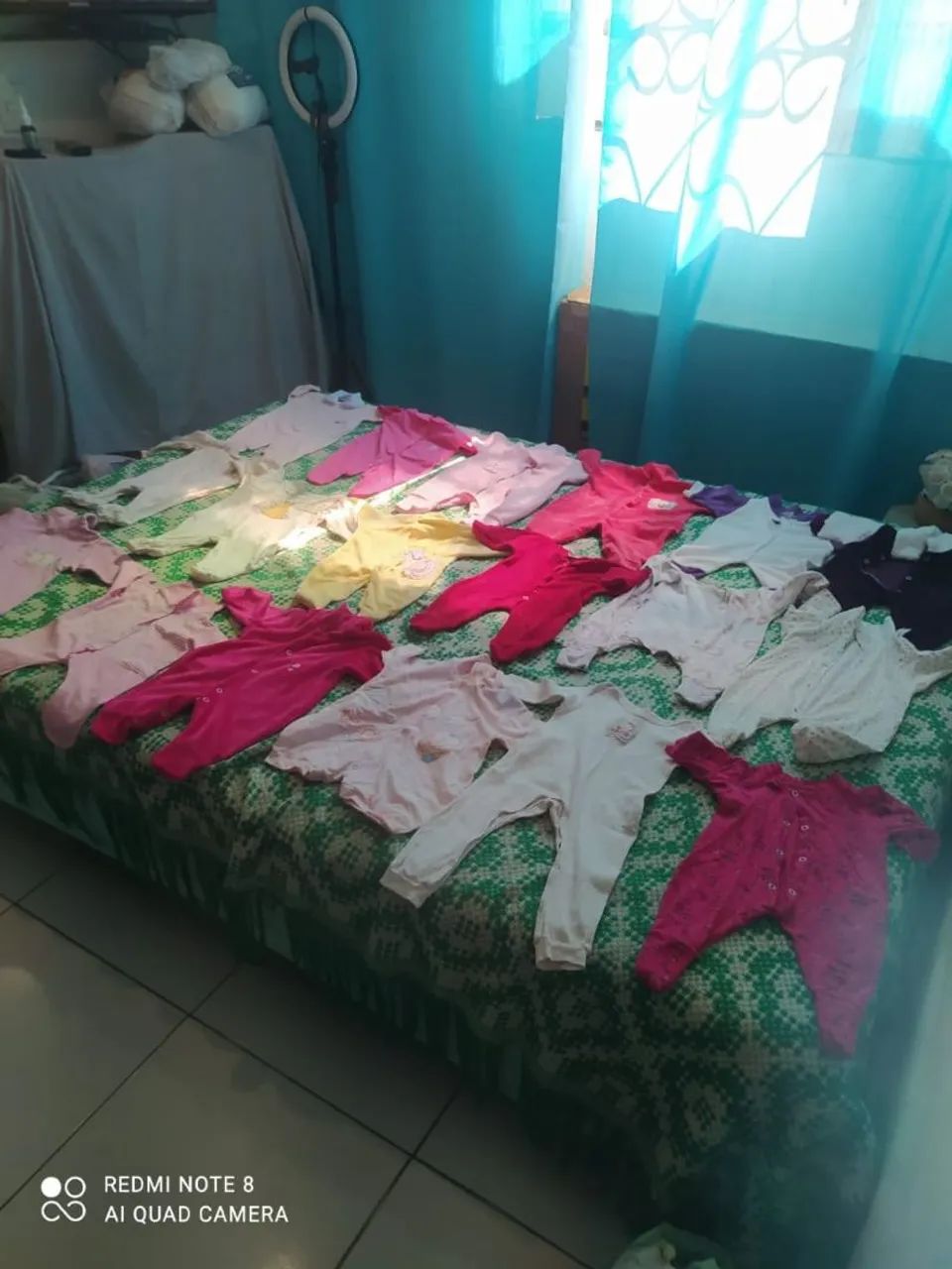 99 macacões de bebê recém nascido de menina semi novo troco por algo do meu interesse. - Foto 4