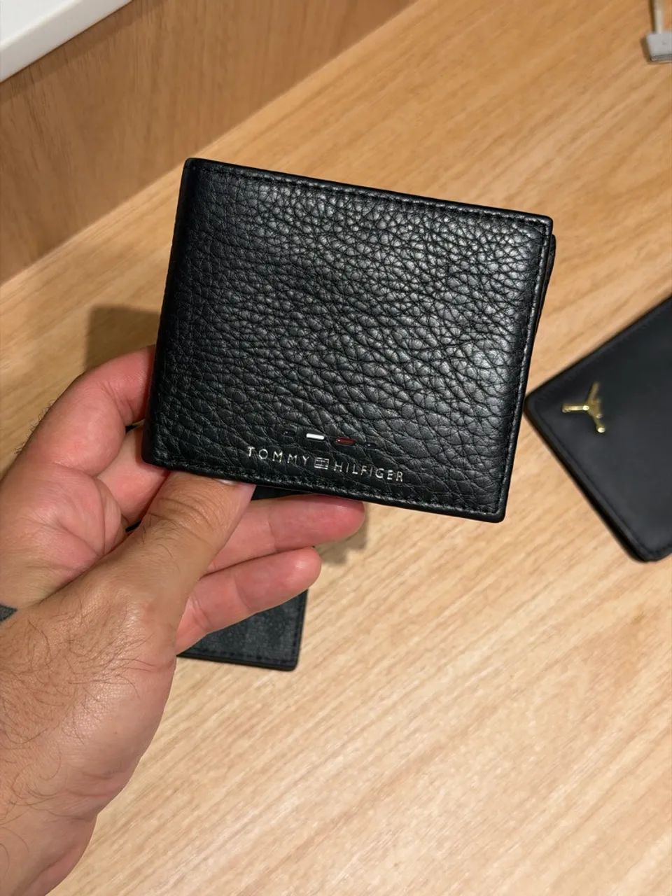 Carteiras Tommy Hilfiger, Michael Kors e Jordan - Foto 3