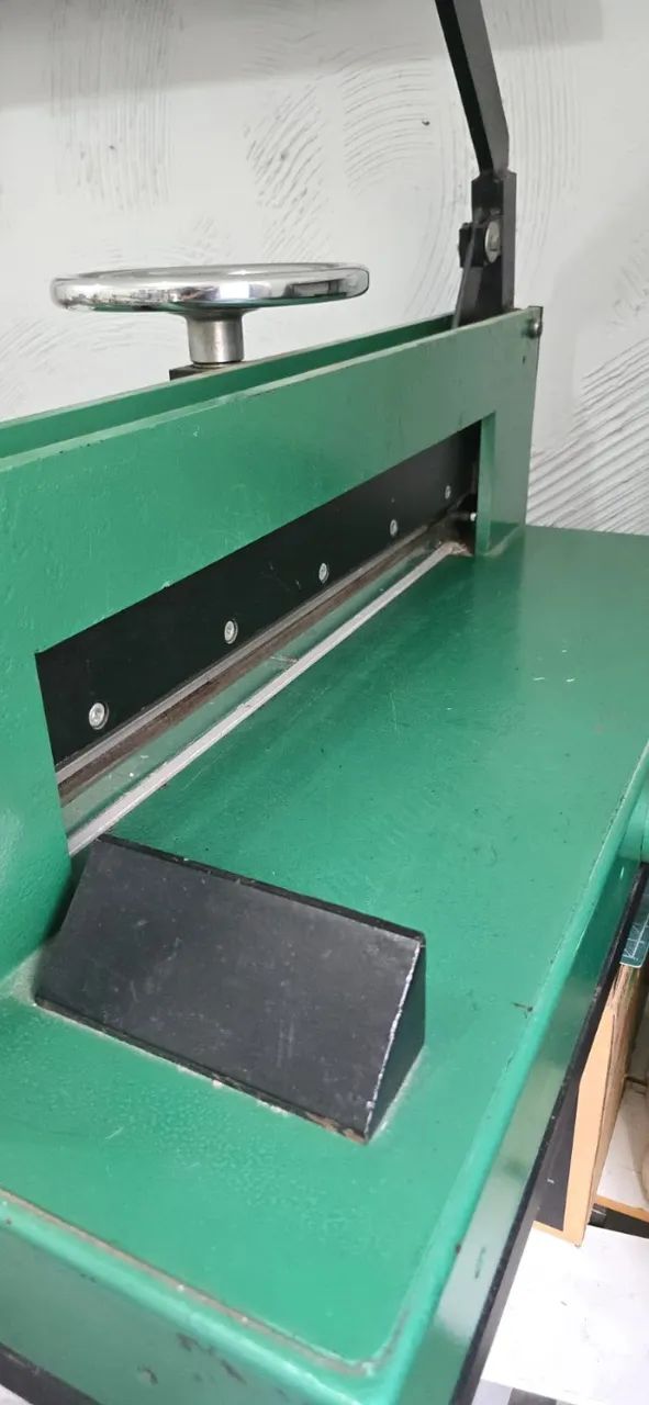 Guilhotina de papel profissional de facão semi industrial boca util de 70cm - Foto 2