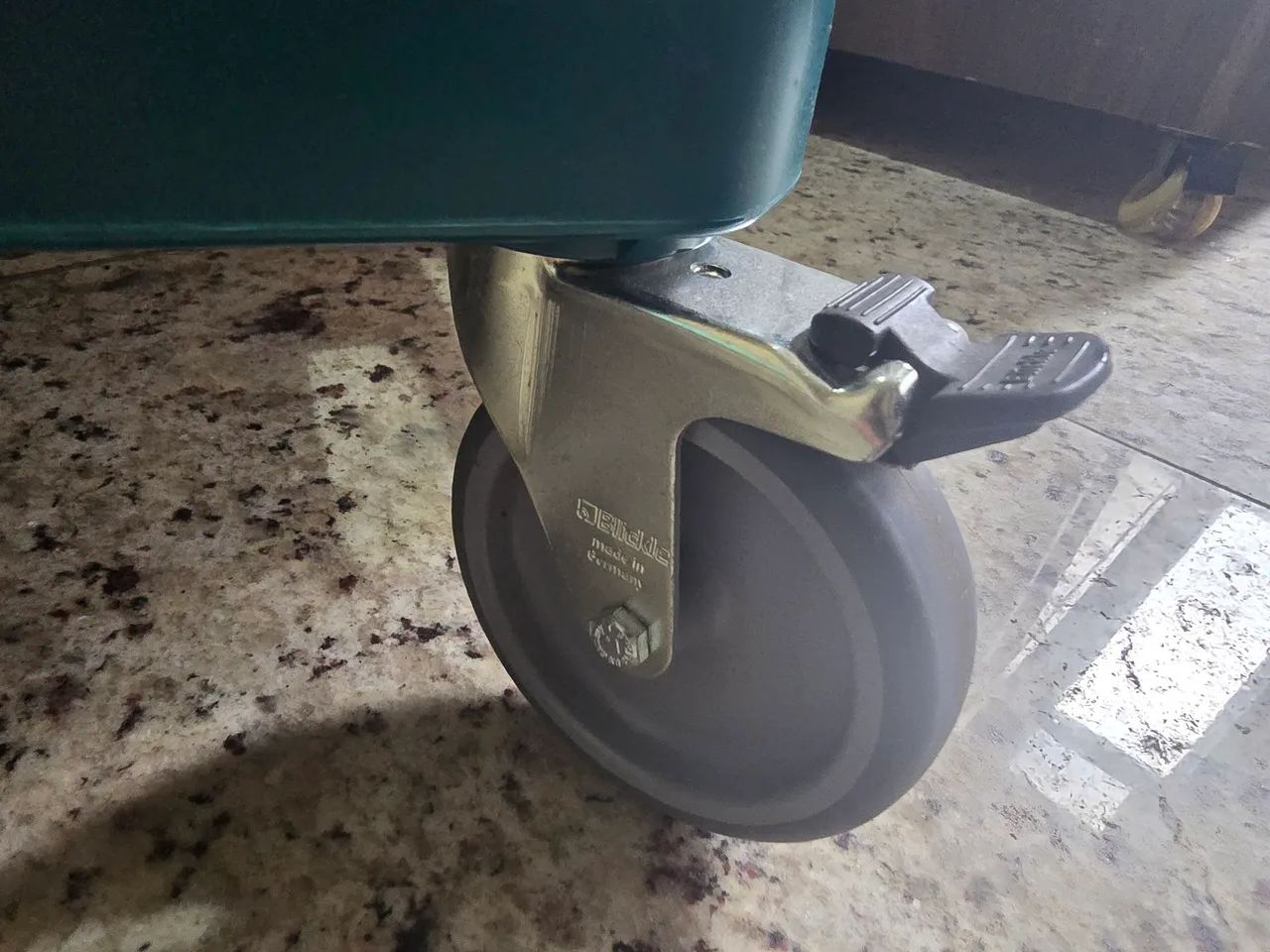 Carrinho para caixa Makita Makpac 4 Rodas P-83886 - Foto 5