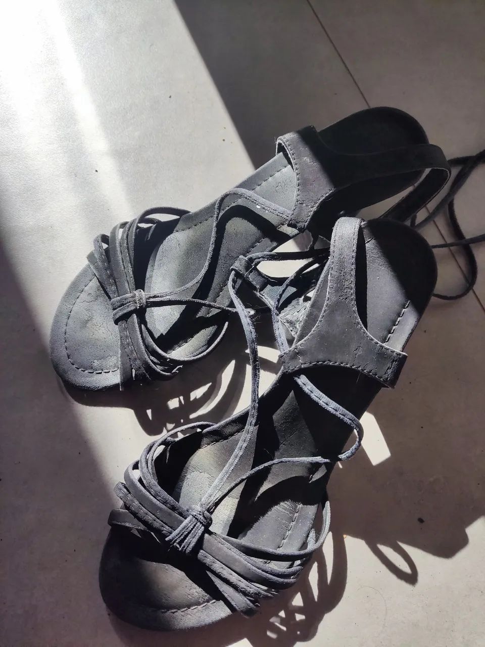 Sapato Preto com tiras 37  - Foto 5