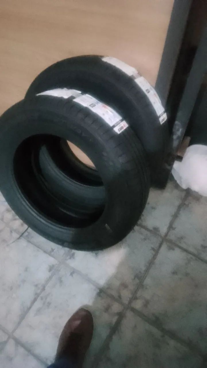 Vendo pneus aro 15 , 185/65  fastway , 399 um ou o s dóis por 700