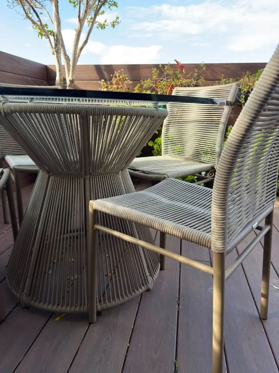 Mesa área externa com base de cordas trançadas e 5 cadeiras  - Foto 4