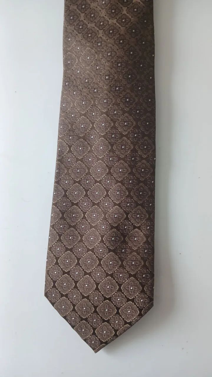 Gravata Marrom com Detalhes