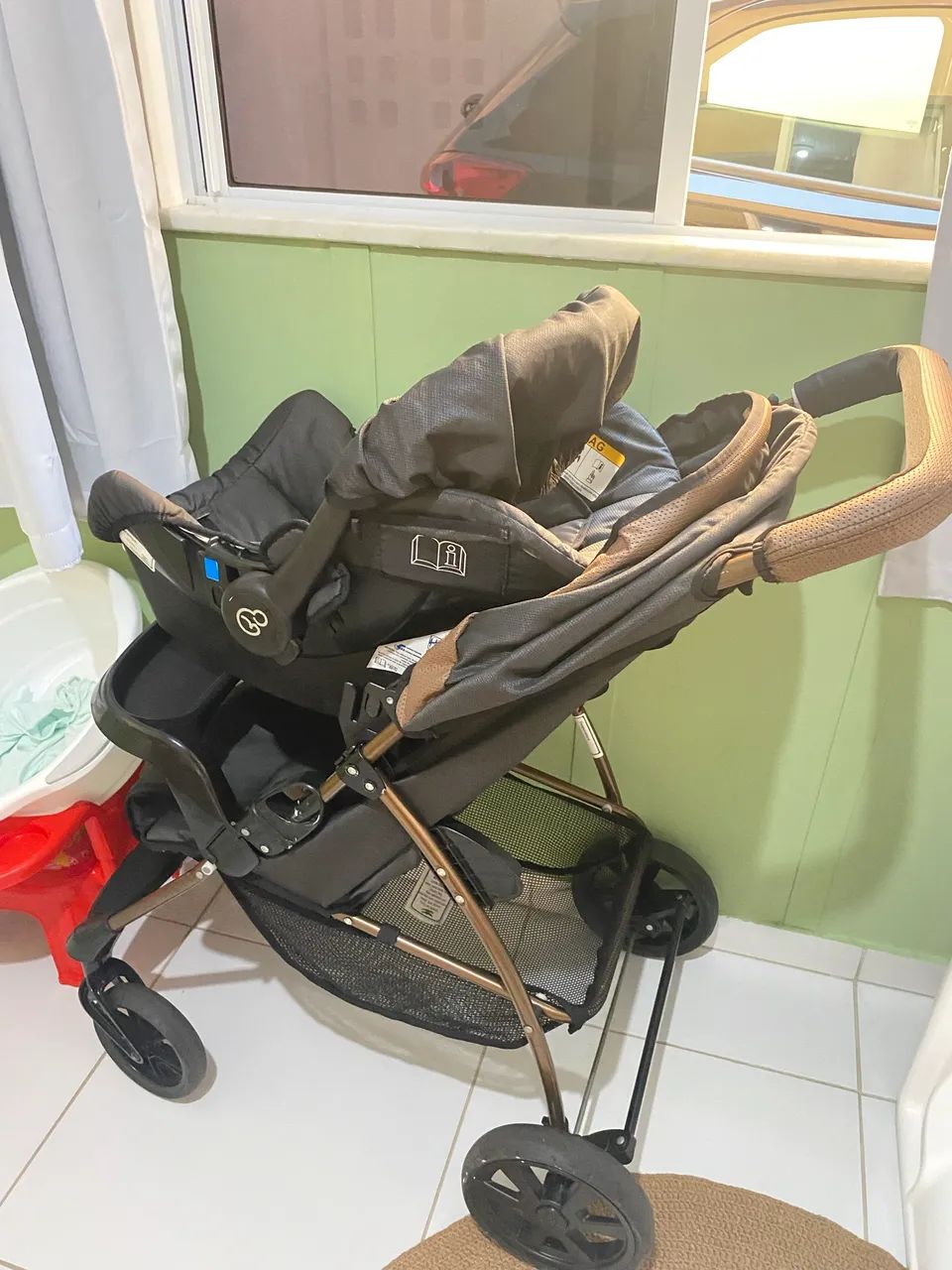 Kit carrinho e bebê conforto 