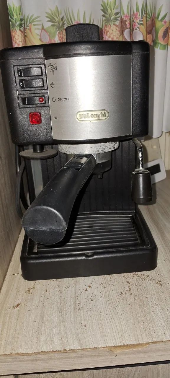 Cafeteira expresso Delongui 