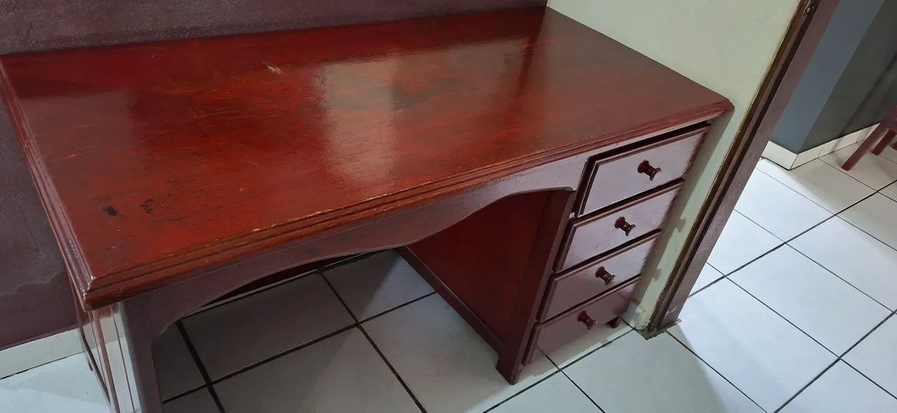 Escrivaninha de Madeira 