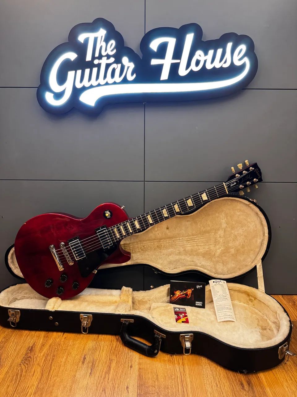 Gibson Lespaul Studio 2009 com Case 