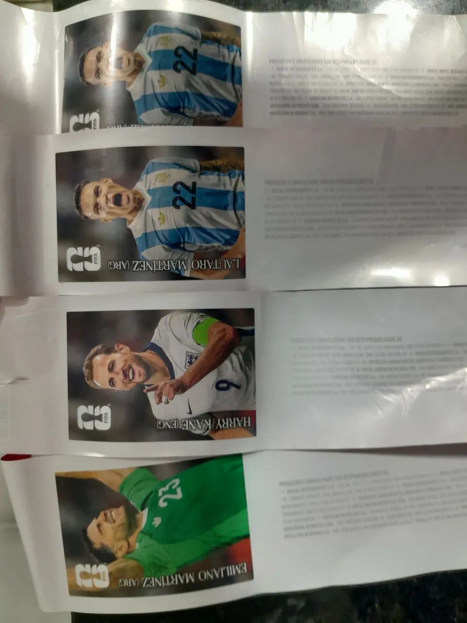 Lote 4 Figurinhas Coca-Cola Copa 2026 Originais no Rótulo (Kane + Dibu + 2 Lautaro)
