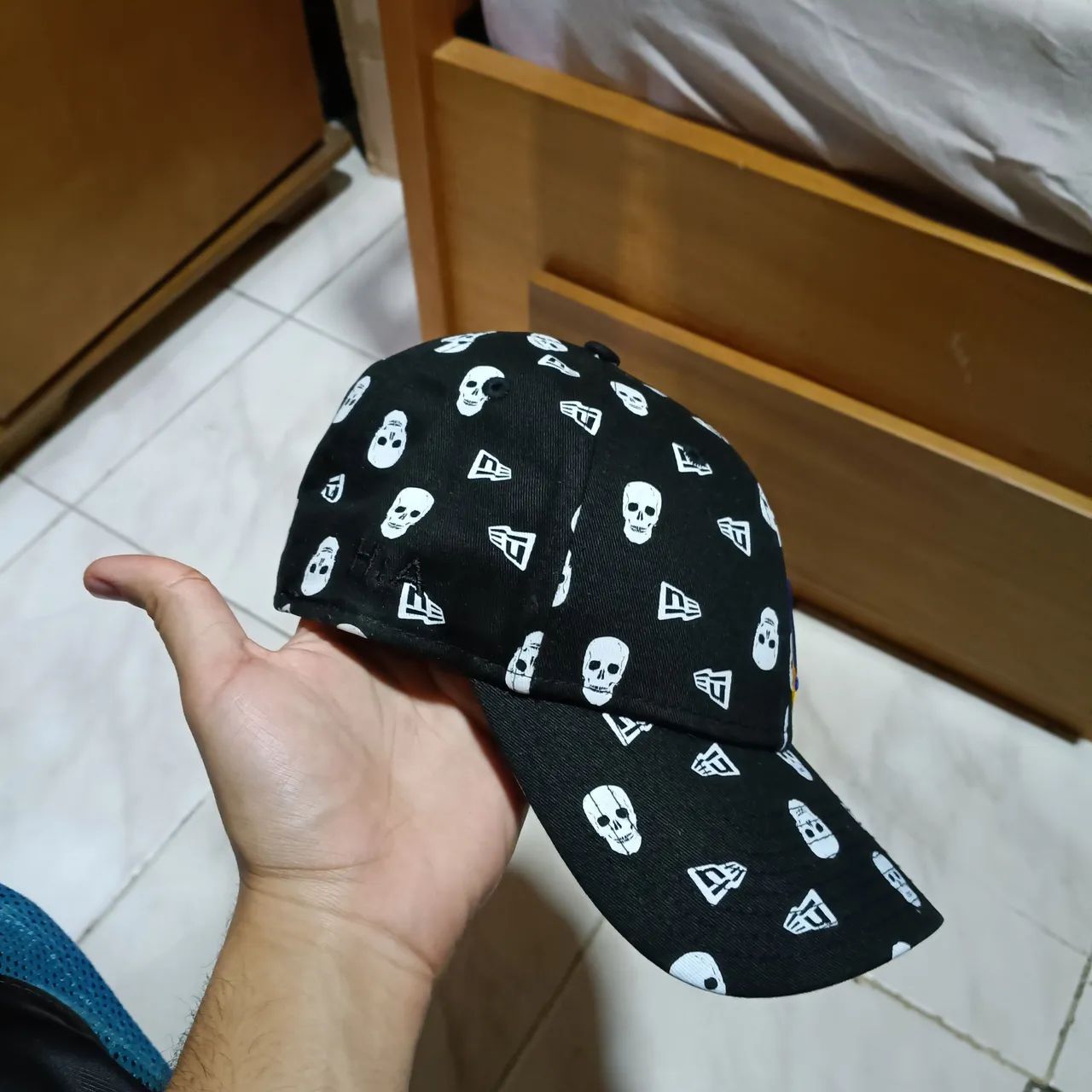 Boné da New era Alexandre Herchcovitch na etiqueta  - Foto 2