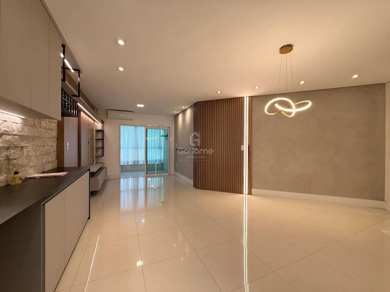 Apartamento semimobiliado de 2 quartos e 2 vagas no Centro - Foto 3