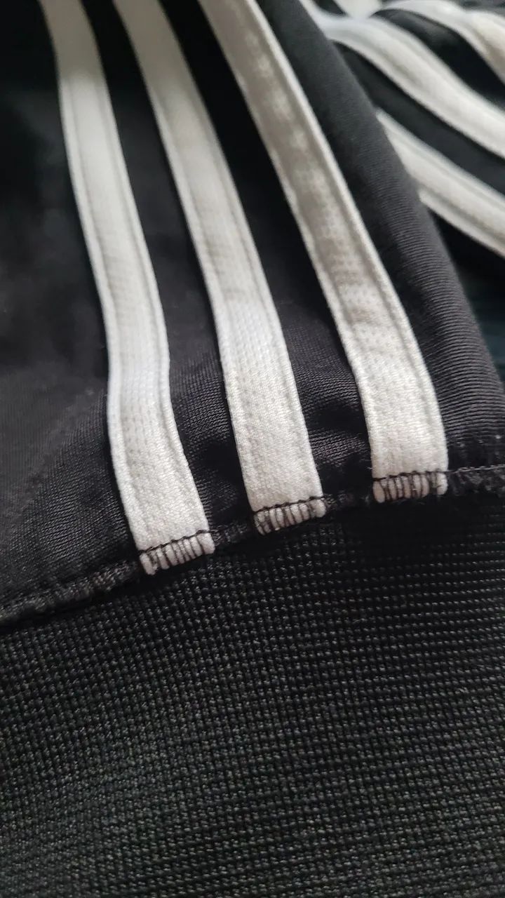 Jaqueta adidas masculina preta m com listras brancas sem capuz semi nova - Foto 2