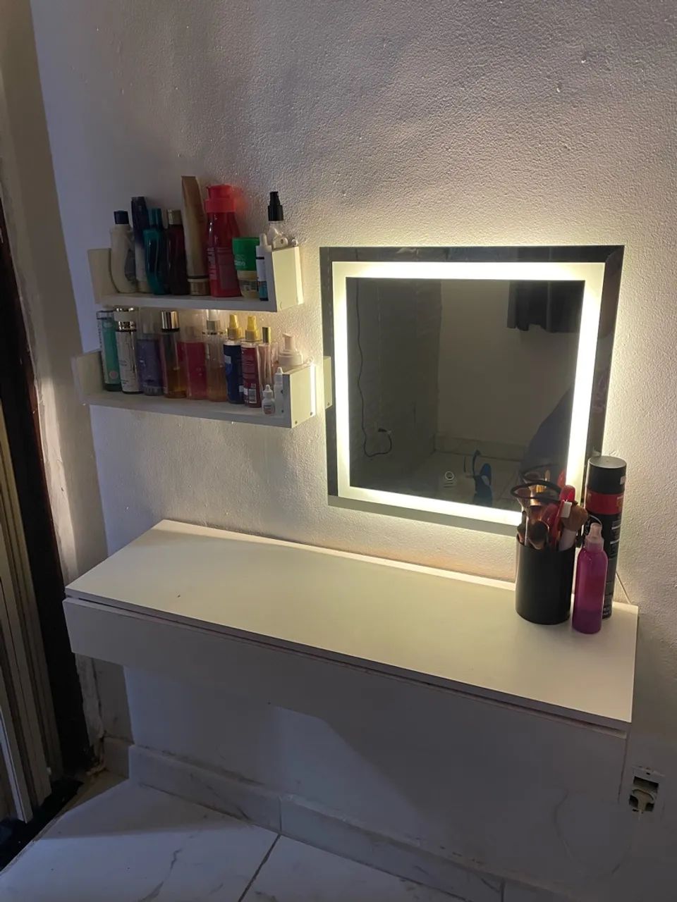 Vendo penteadeira completa  + prateleiras