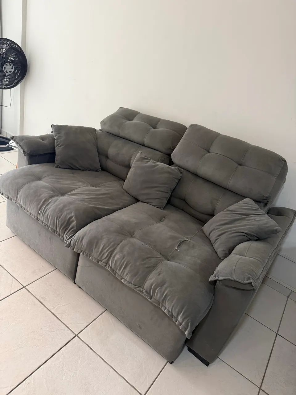 Sofá retrátil reclinável cinza