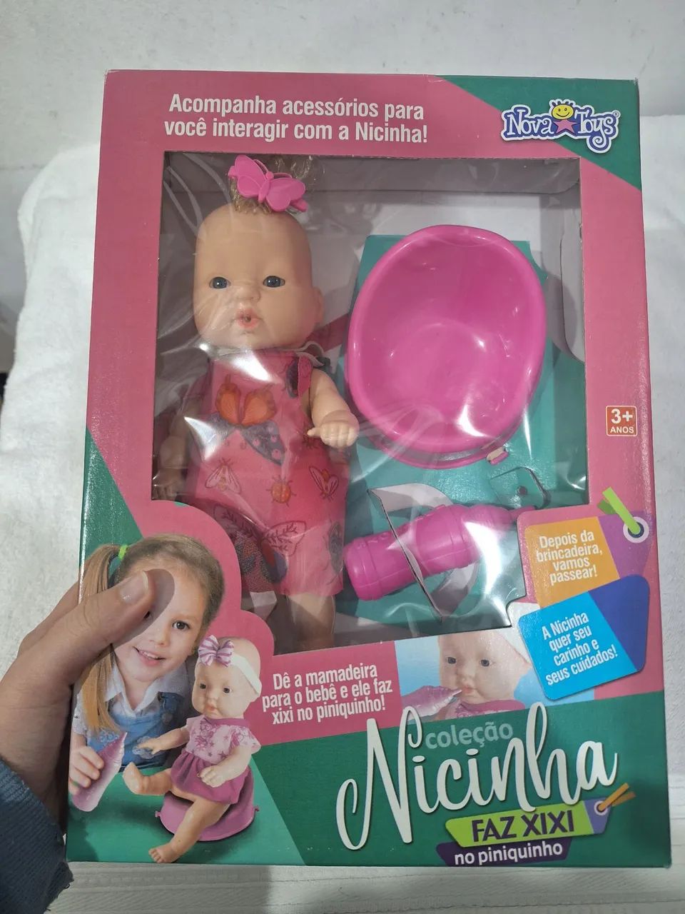 Boneca bebê faz xixi nova