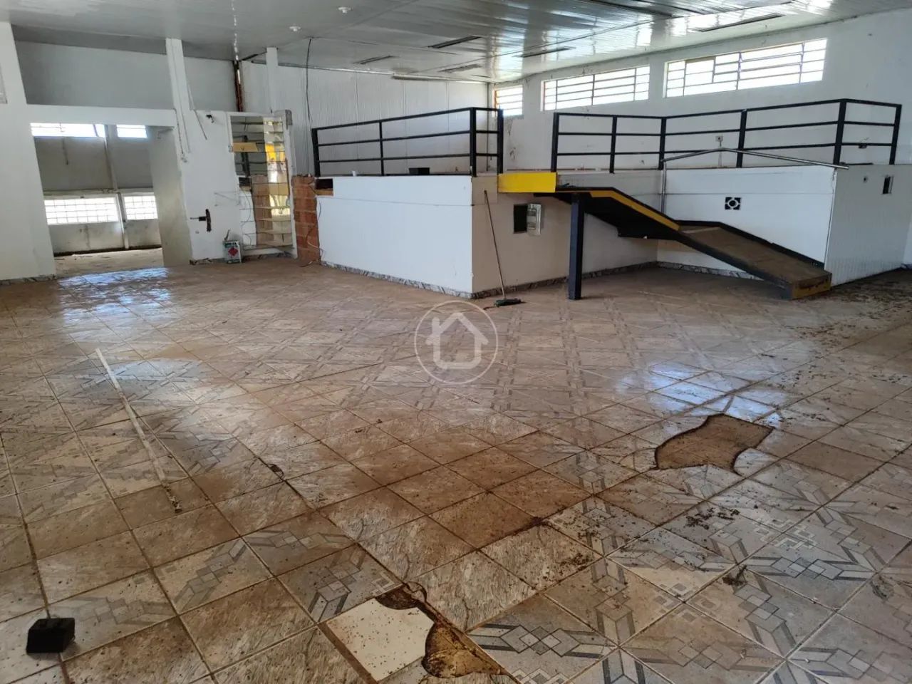 SALÃO COMERCIAL COM VALOR DE OPORTUNIDADE - Foto 4
