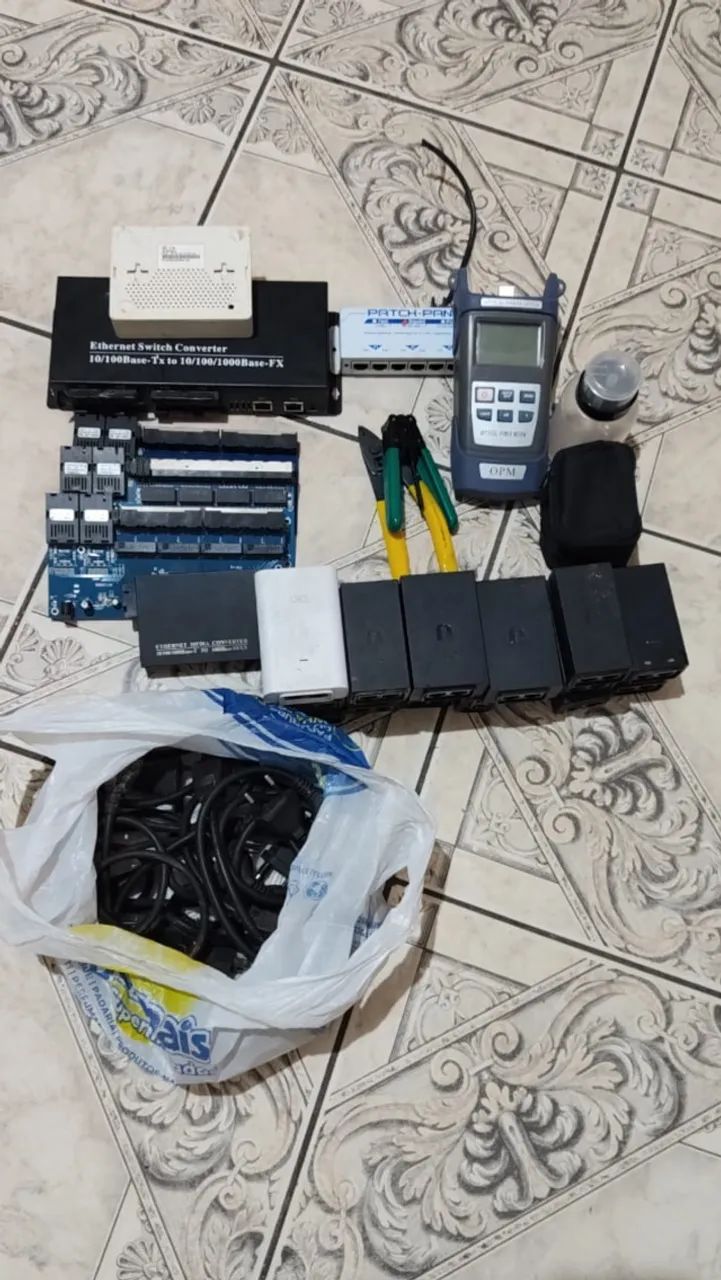 Lote Telecom e Fibra Óptica: Power Meter, 15 Fontes PoE, Switch e Ferramentas